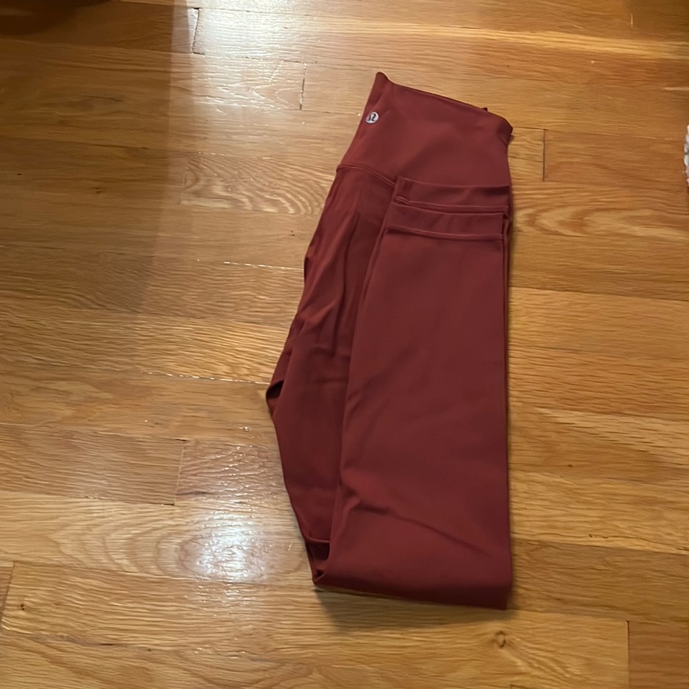 Red Lululemon 25 inseam wonder under leggings